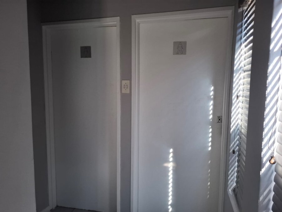 To Let Commercial Property for Rent in Oos Einde Free State